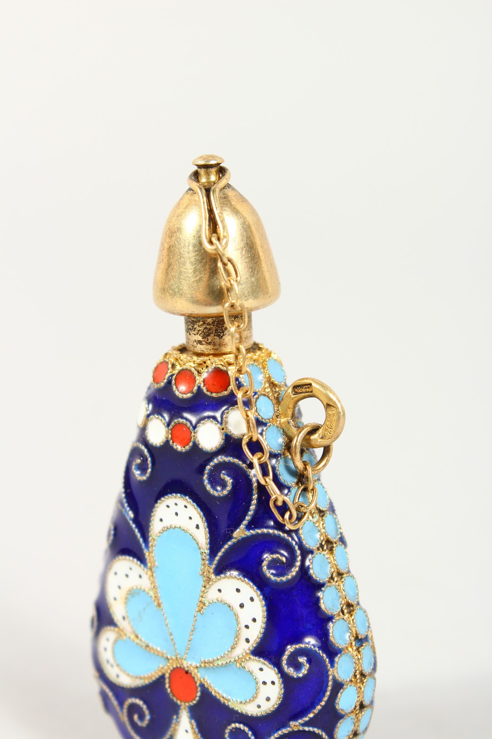 A SMALL RUSSIAN ENAMEL SCENT BOTTLE. 2.5ins. - Image 2 of 8