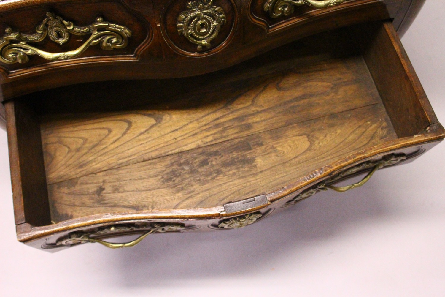 A LOUIS XV STYLE FRENCH OAK SERPENTINE FRONT COMMODE, comprising two short and two long drawers, all - Image 14 of 14