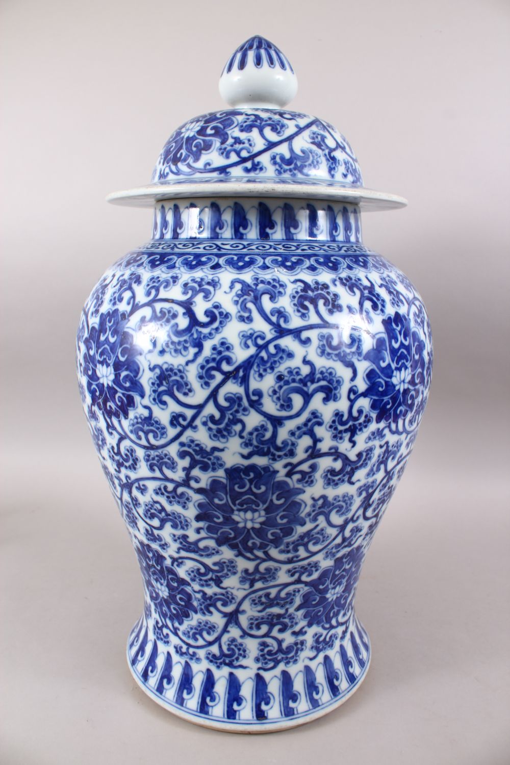 A LARGE CHINESE BLUE & WHITE PORCELAIN LIDDED JAR, the body decorated with scenes of formal - Image 3 of 8