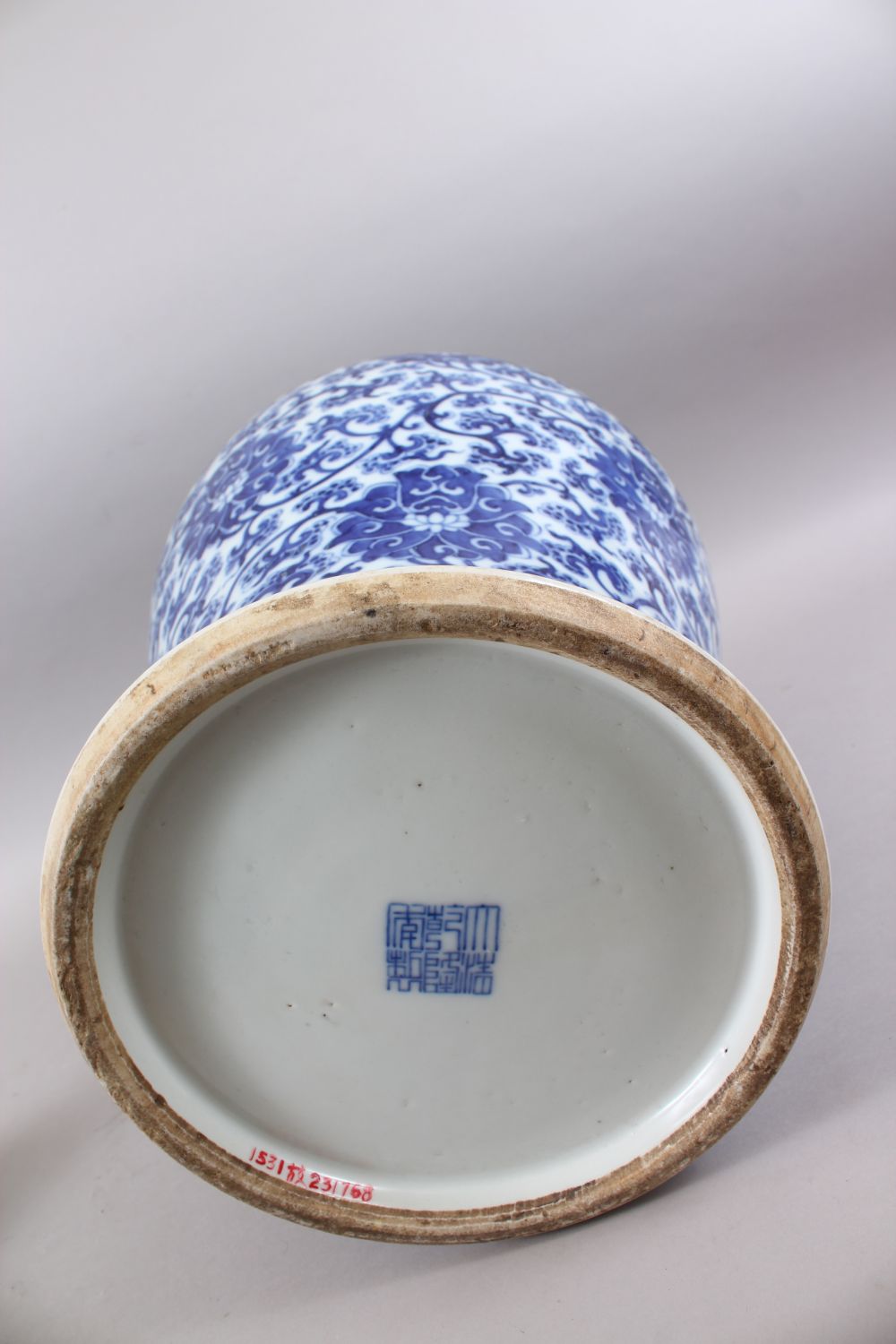 A LARGE CHINESE BLUE & WHITE PORCELAIN LIDDED JAR, the body decorated with scenes of formal - Image 6 of 8