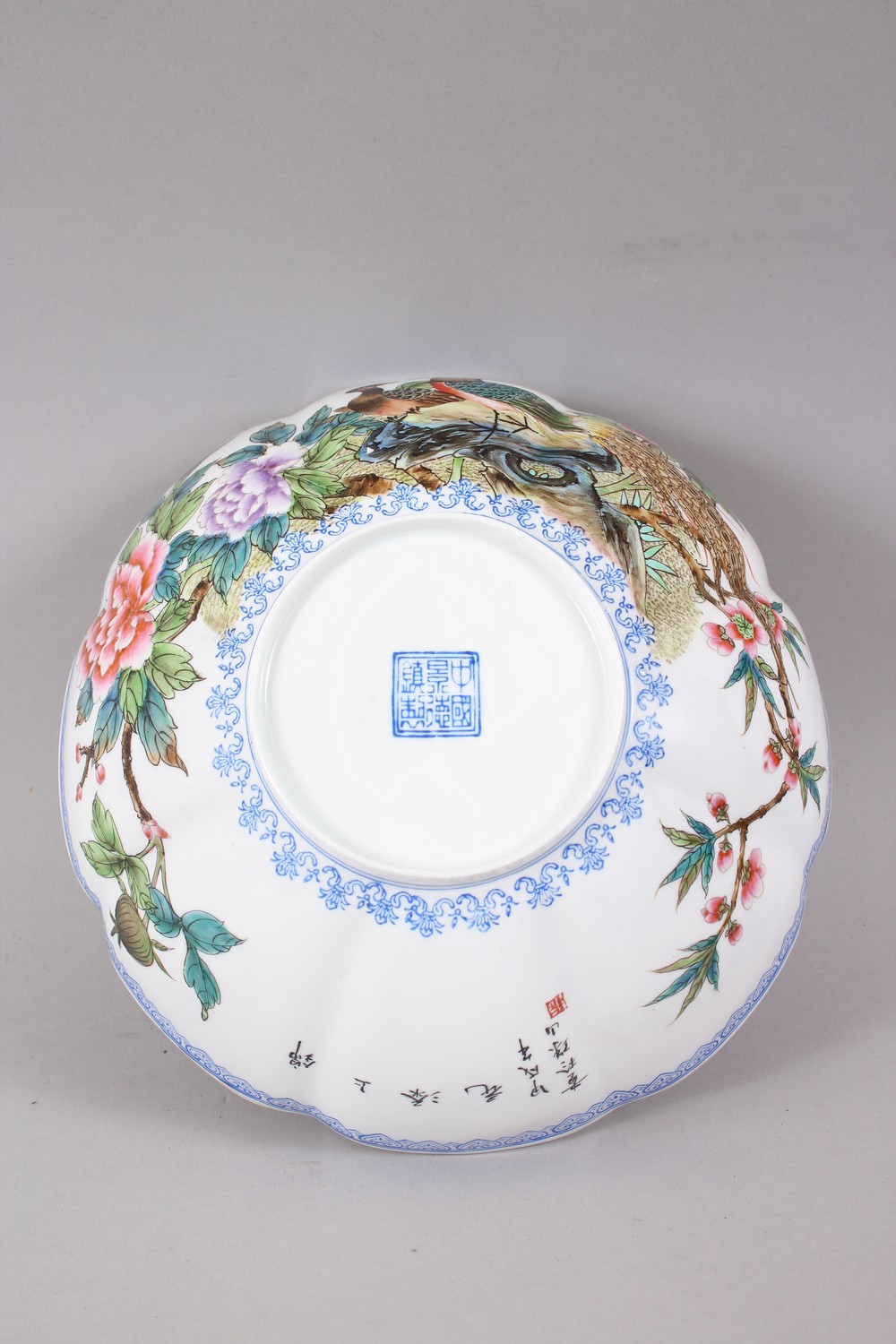 A GOOD CHINESE 20TH CENTURY EGGSHELL PORCELAIN BOWL, decorated with scenes of lotus flowers and blue - Image 5 of 6