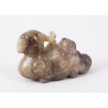 A GOOD 19TH / 20TH CENTURY CHINESE CARVED GREY / RUSSET JADE DUCK, in a seated pose, 4.6cm long x