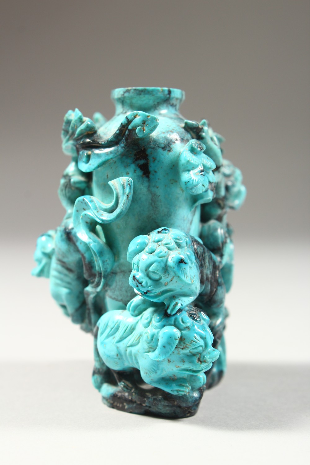 A GOOD CHINESE CARVED TURQUOISE STONE SNUFF BOTTLE / POT; the body of the bottle carved in relief - Image 4 of 9