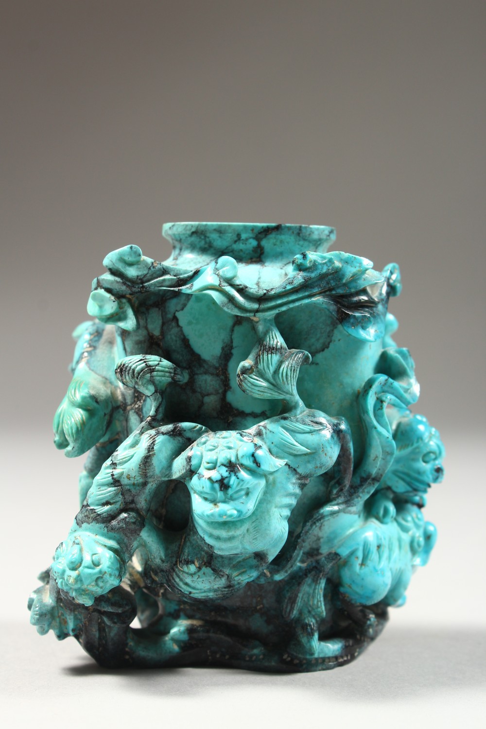 A GOOD CHINESE CARVED TURQUOISE STONE SNUFF BOTTLE / POT; the body of the bottle carved in relief - Image 3 of 9