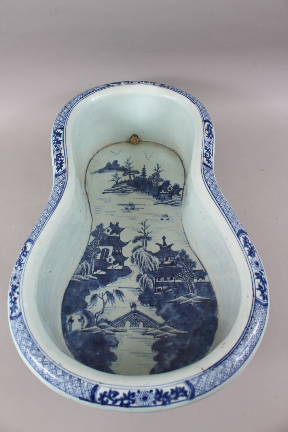 AN 18TH CENTURY CHINESE BLUE AND WHITE PORCELAIN BASIN / BIDET, decorated with landscape scenes, - Image 2 of 3
