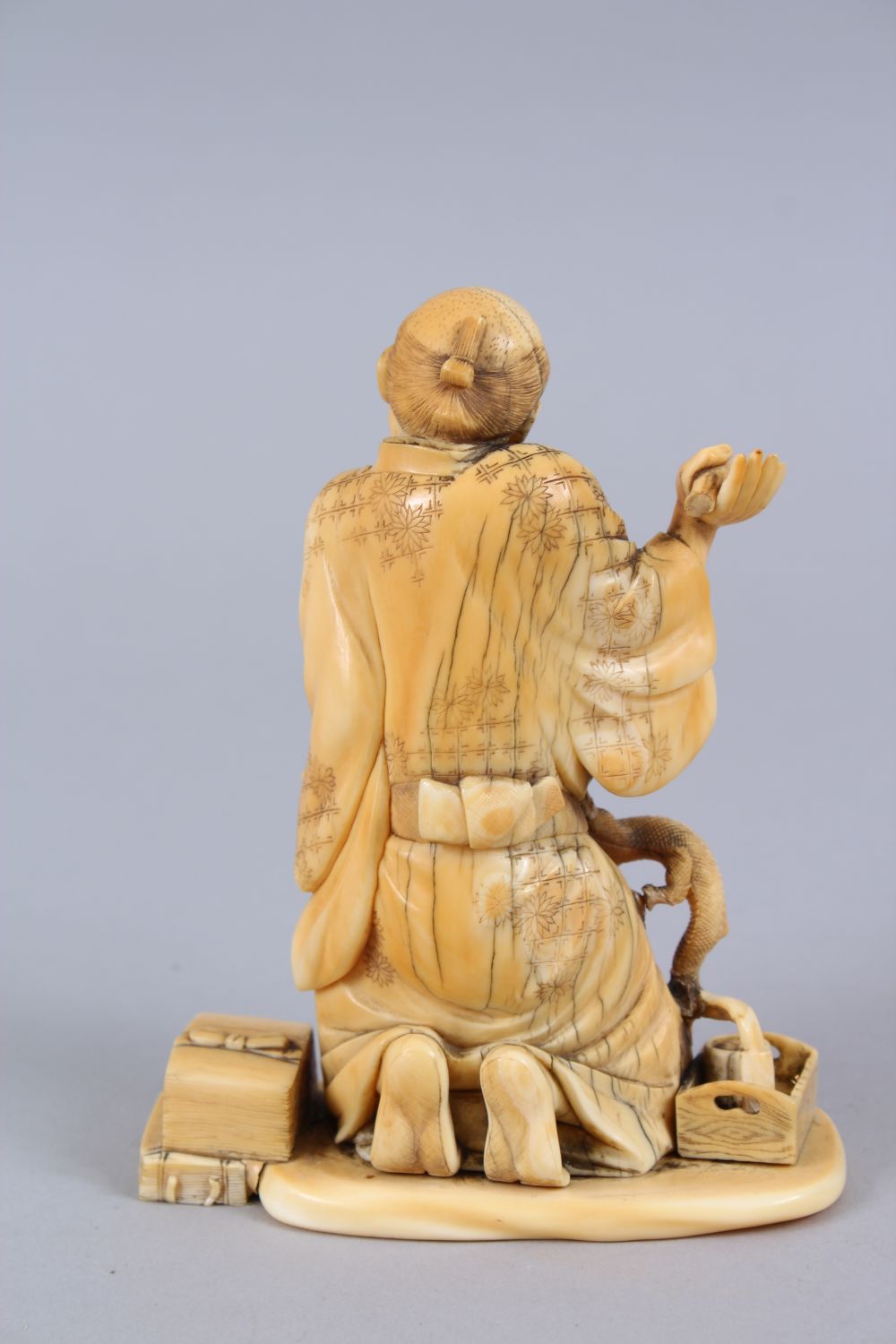 A JAPANESE MEIJI PERIOD CARVED IVORY OKIMONO OF AN ARHAT & DRAGON, the elder on his knees with his - Image 3 of 8