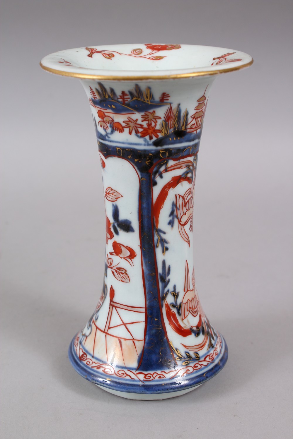 A GOOD JAPANESE EDO PERIOD IMARI PORCELAIN BEAKER, decorated with displays of ikebana and phoenix - Image 4 of 7