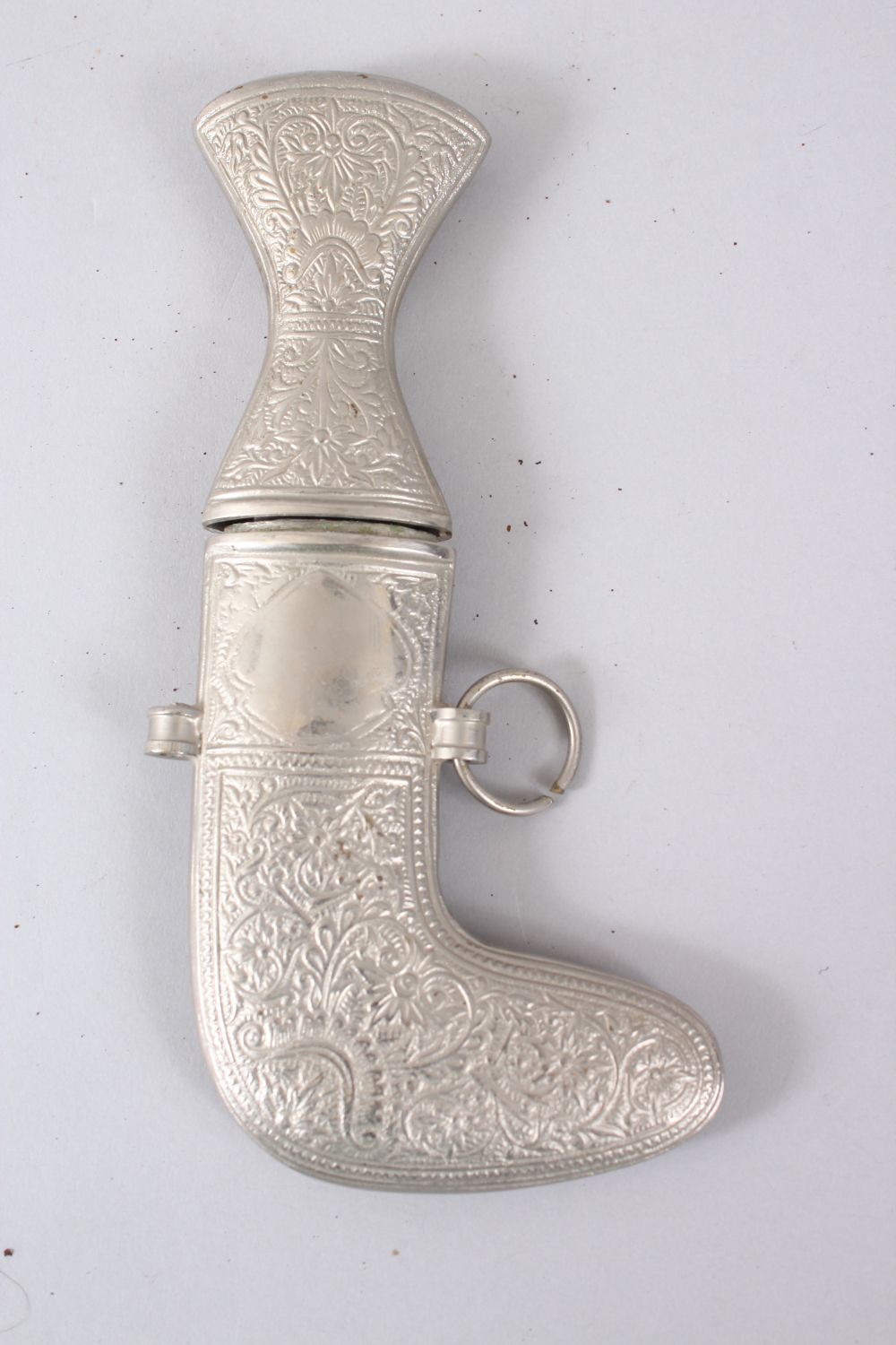 A SMALL PERSIAN JAMBYA DAGGER, the sheath and handle formed from white metal in floral style, 19cm - Image 3 of 3