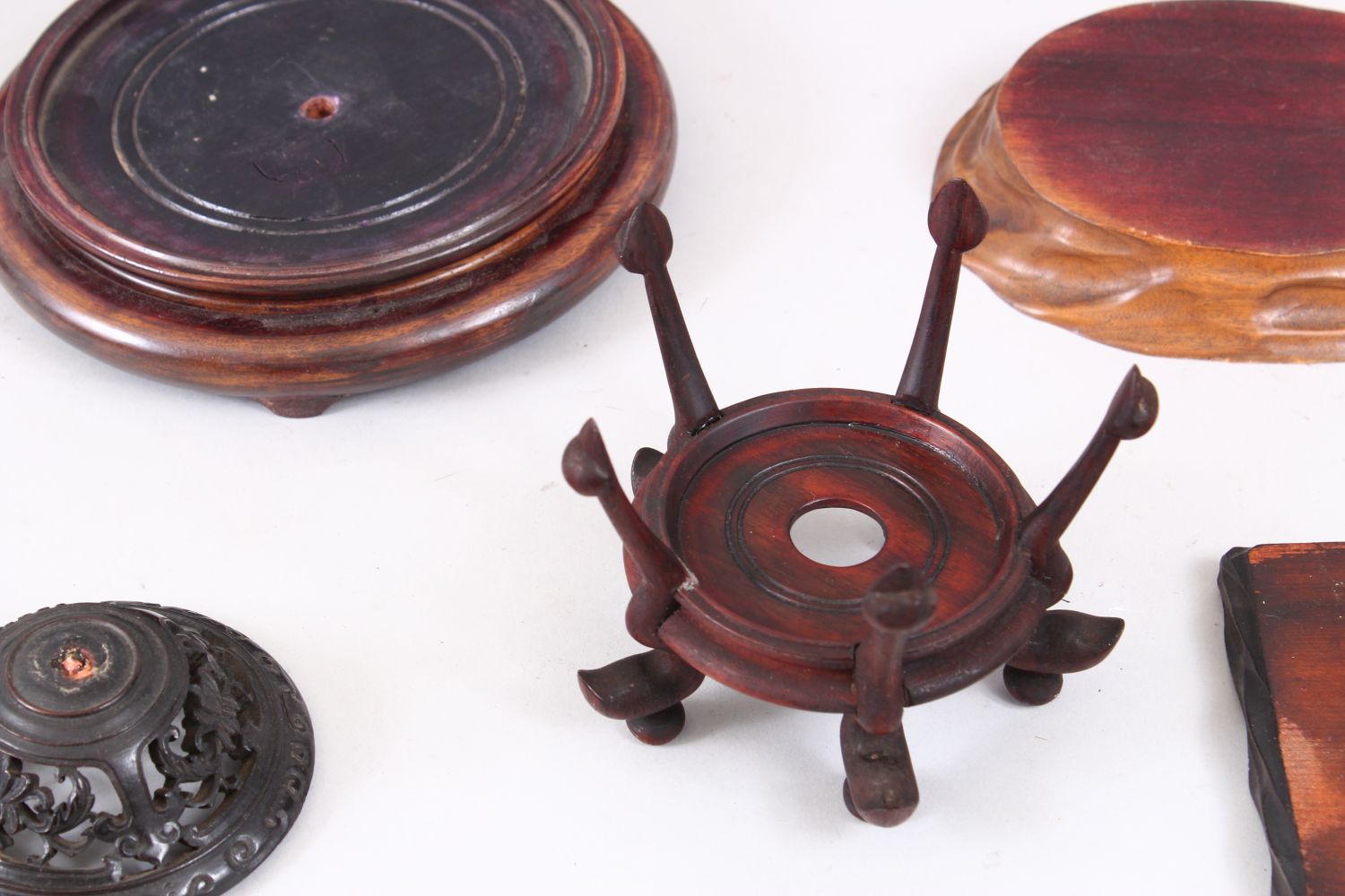 A MIXED LOT OF 15 19TH / 20TH CENTURY CHINESE CARVED AND PIERCED HARDWOOD STANDS, various styles, - Image 5 of 5