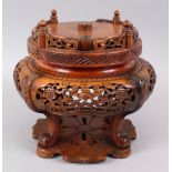 A VERY GOOD 19TH CENTURY CHINESE HARDWOOD ROTATING STAND, with carved and pierced panels of floral