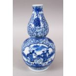A GOOD 19TH / 20TH CENTURY CHINESE BLUE & WHITE DOUBLE GOURD PORCELAIN VASE, the vase with panels of