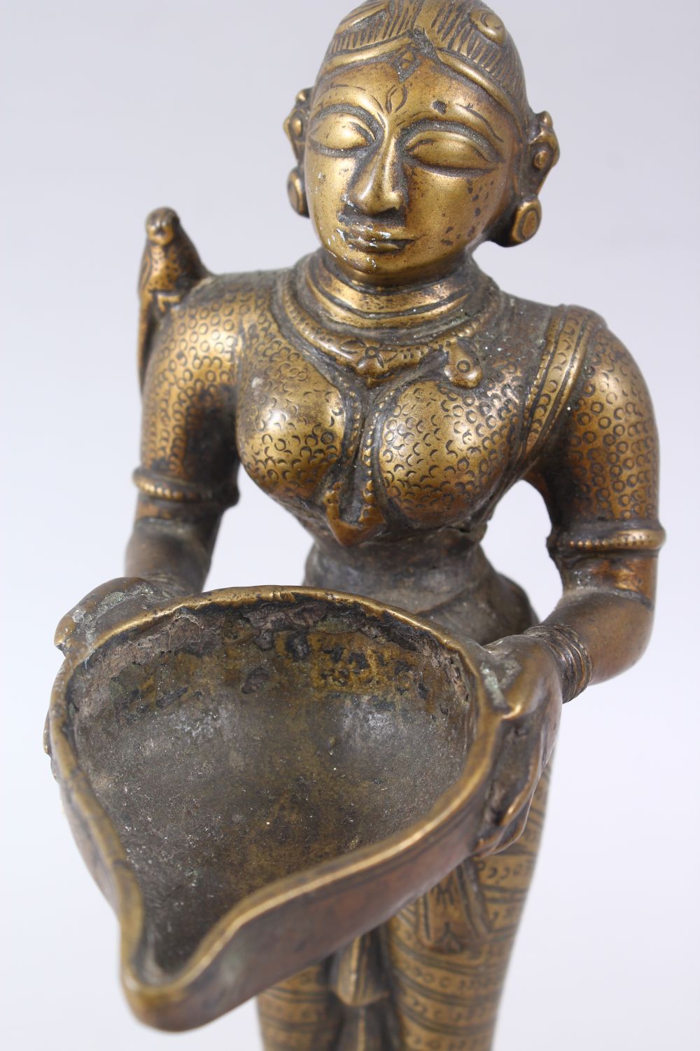 AN 18TH CENTURY INDIAN BRONZE OIL LAMP FIGURE OF LAKSHMI, stood on plinth holding a dish, 27cm - Image 5 of 6