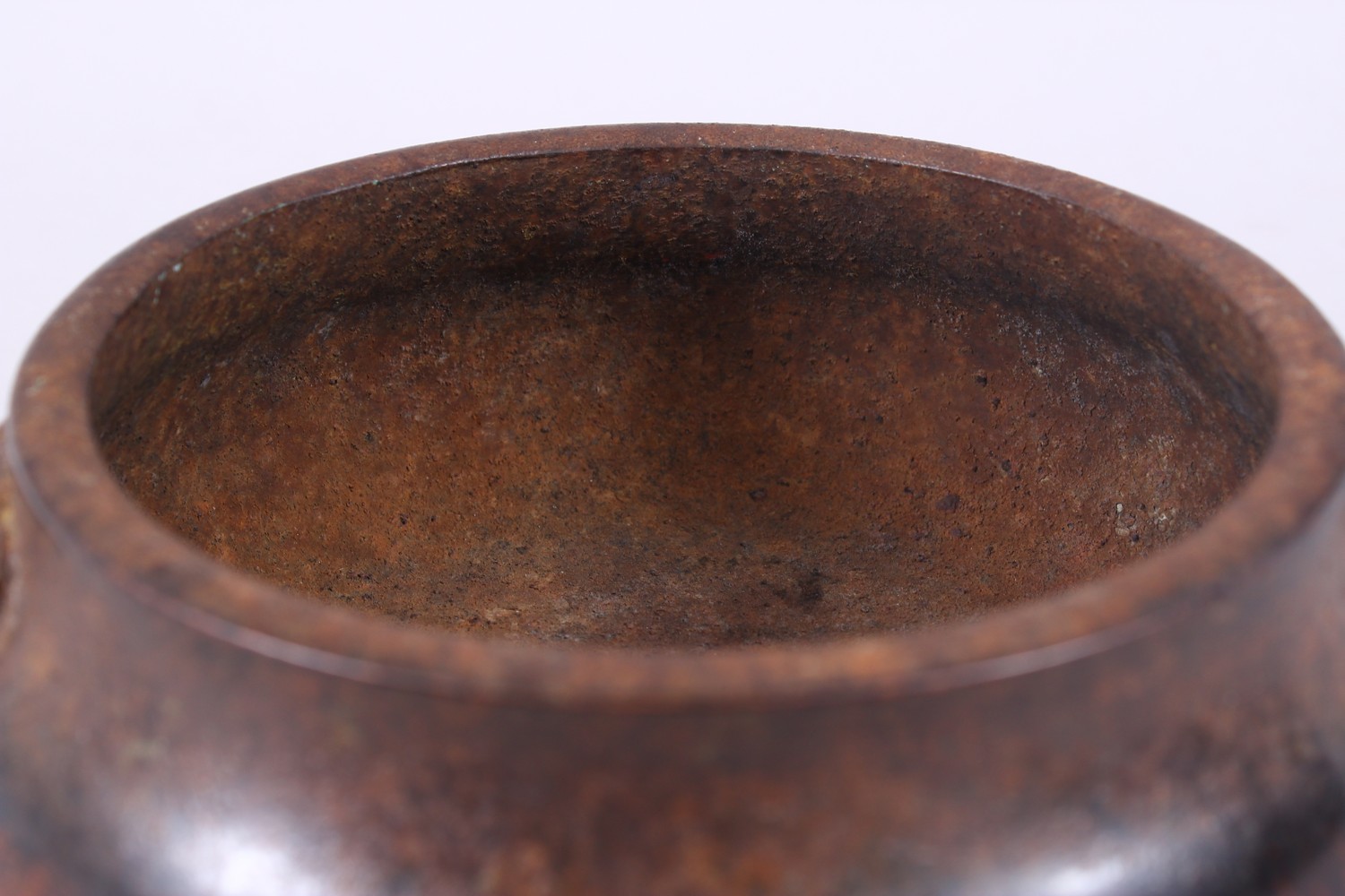 A HEAVY QUALITY CHINESE BRONZE CENSER, with moulded lion dog mask handles and a maker’s mark pressed - Image 6 of 8
