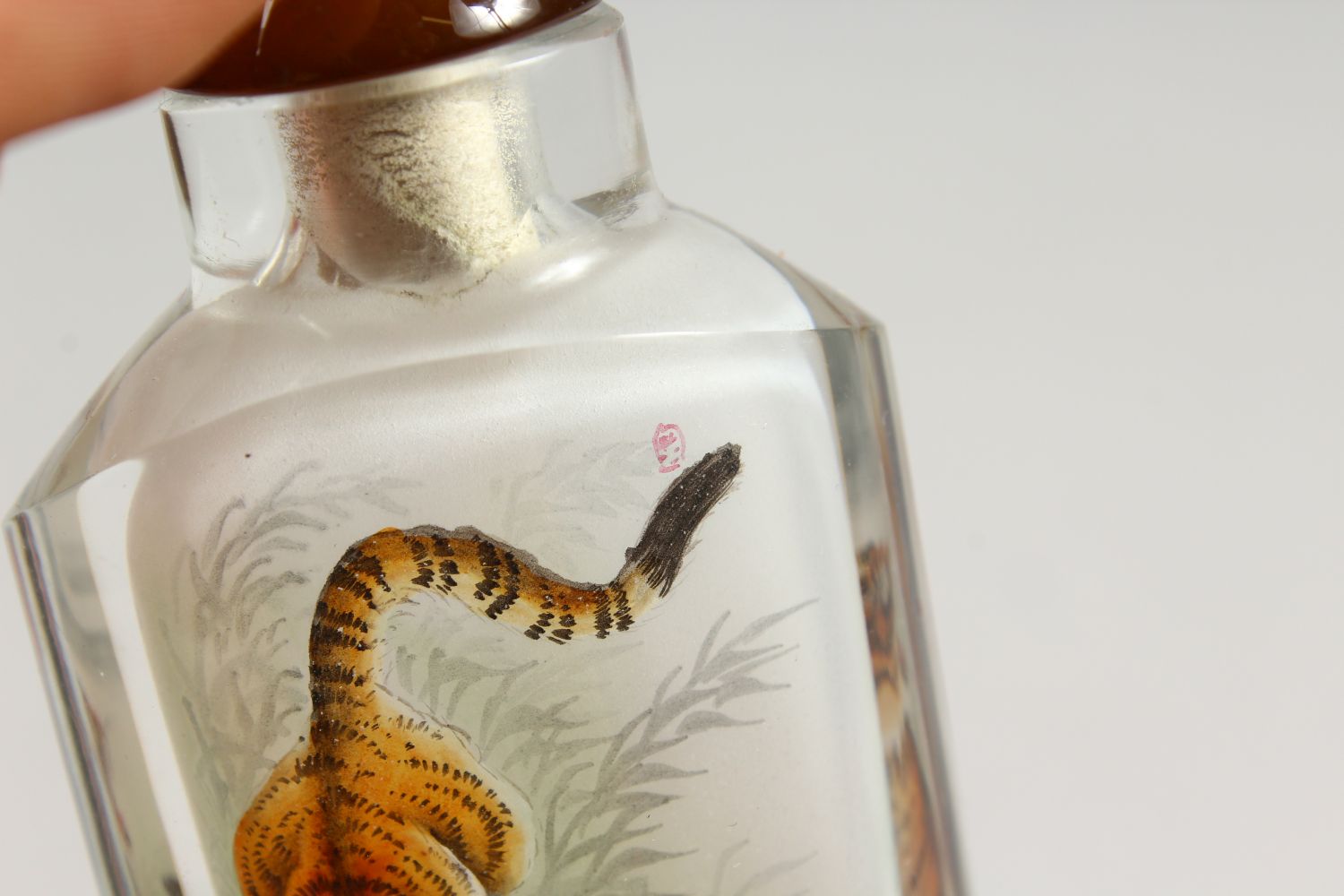 A GOOD SNUFF BOTTLE painted with tigers, 9.5cm. - Image 8 of 13