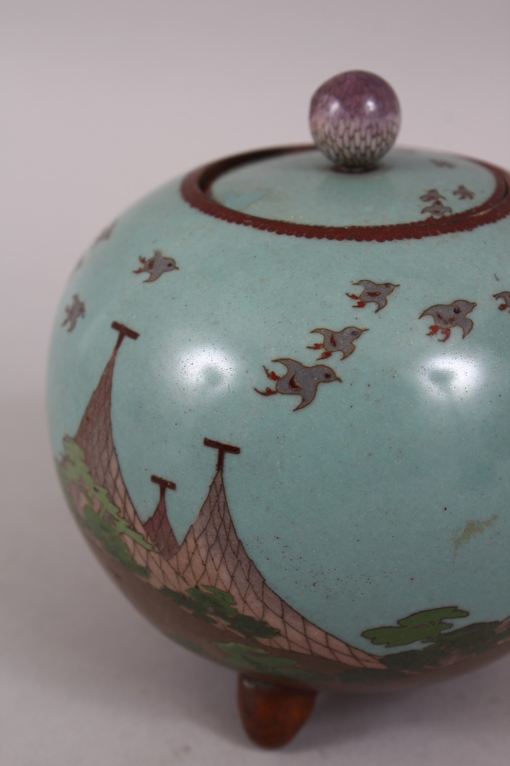 A GOOD JAPANESE MEIJI PERIOD GLOBULAR LIDDED CLOISONNE KORO, the body of the koro decorated with - Image 5 of 6