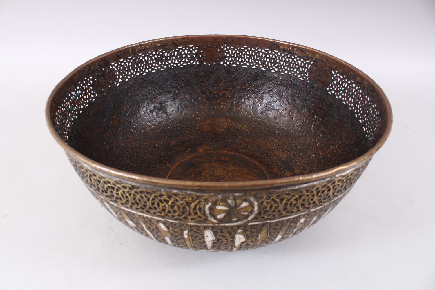 A LARGE 19TH CENTURY OR EARLIER SILVER INLAID BRASS MAMLUK REVIVAL BOWL, the body of the bowl with - Image 5 of 6