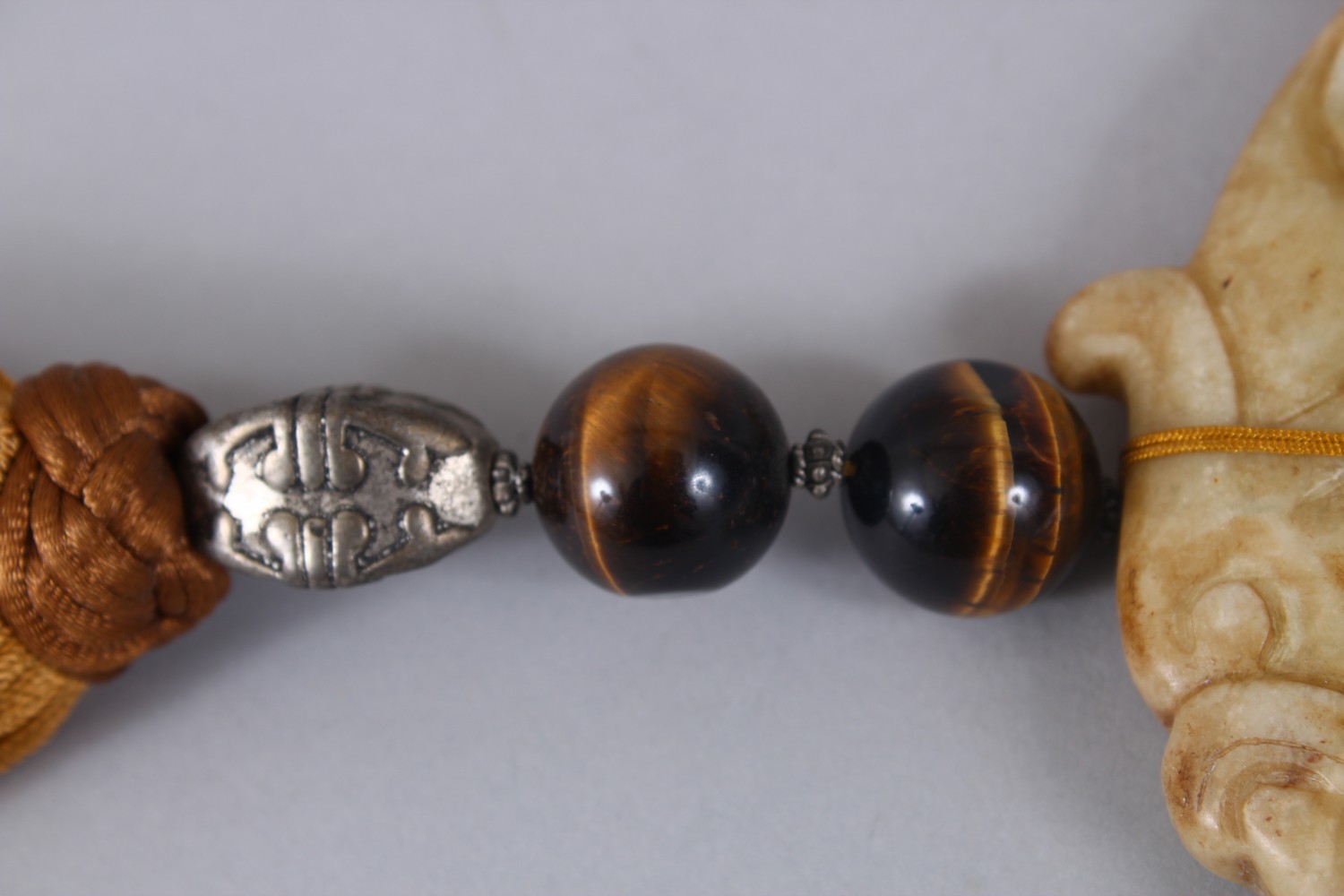 A GOOD 19TH / 20TH CENTURY CHINESE CARVED NEPHRITE HARDSTONE ROUNDEL WITH TIGER EYE BEADS, the - Image 3 of 4
