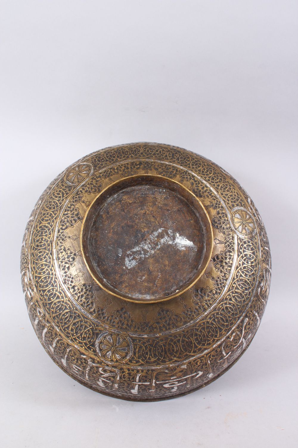 A LARGE 19TH CENTURY OR EARLIER SILVER INLAID BRASS MAMLUK REVIVAL BOWL, the body of the bowl with - Image 6 of 6