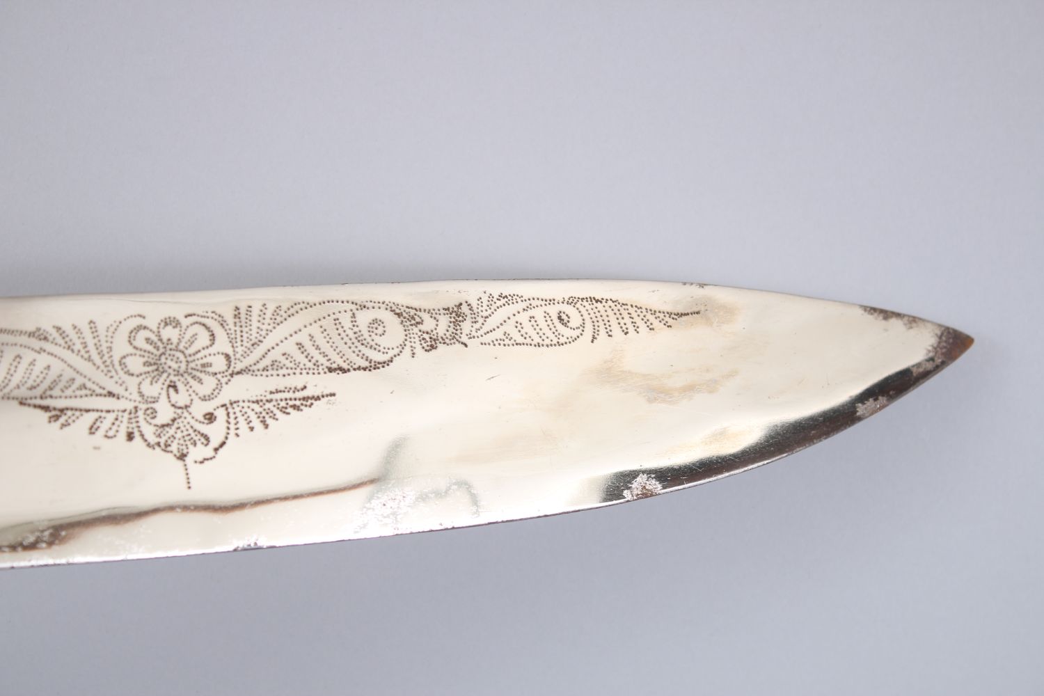 A LARGE NEPALESE KUKRI in a leather scabbard with small knife. - Image 3 of 4