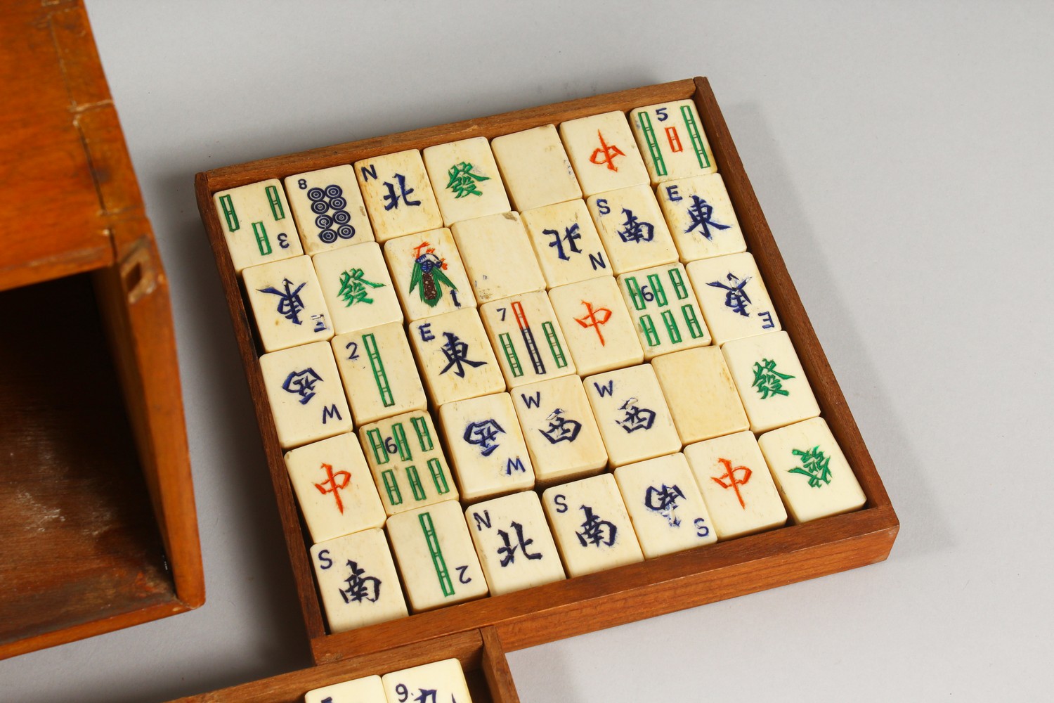 A GOOD 20TH CENTURY CHINESE MAHJONG GAMES BOX WITH ITS BONE PIECES, the front with a removable panel - Image 6 of 10