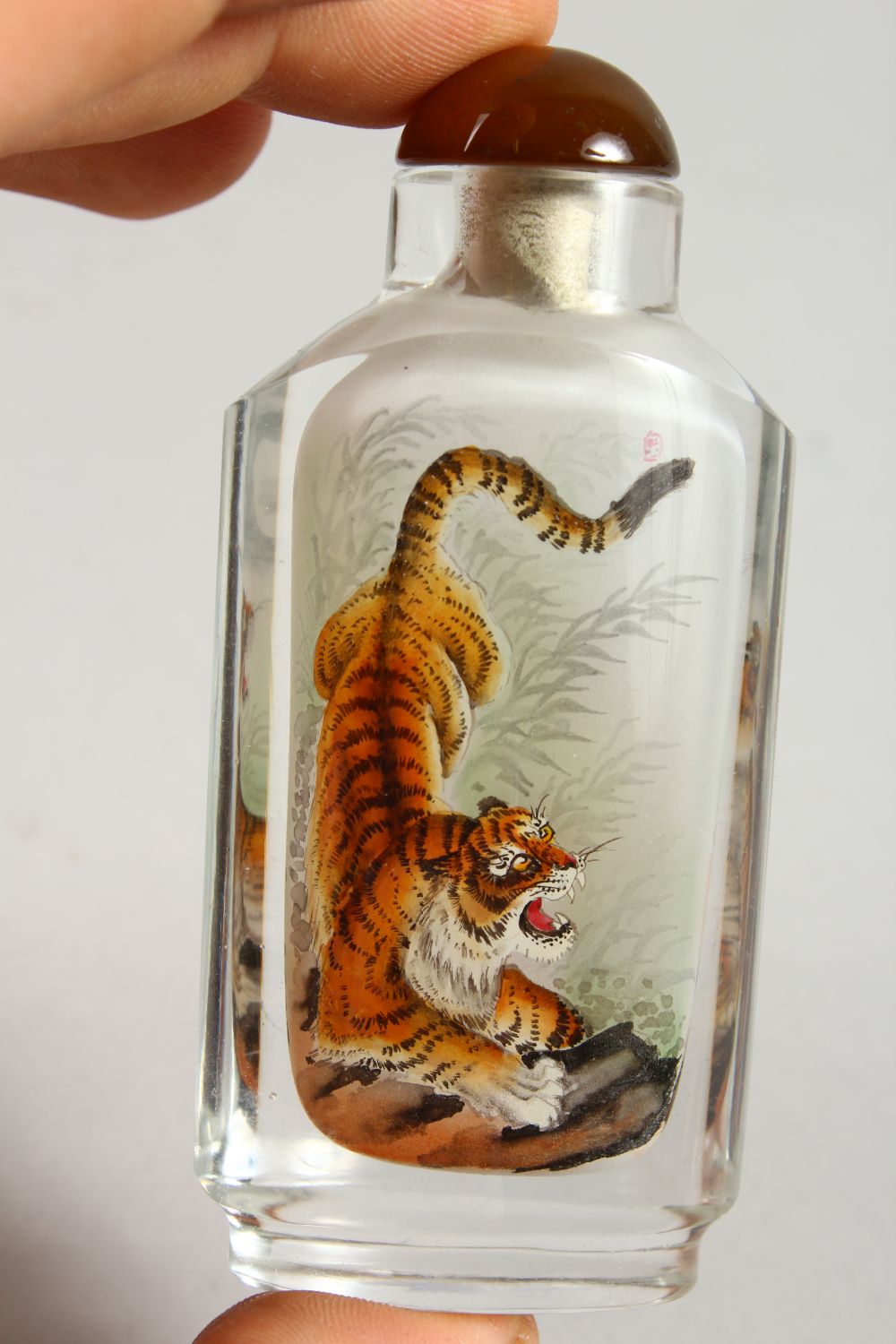 A GOOD SNUFF BOTTLE painted with tigers, 9.5cm. - Image 6 of 13