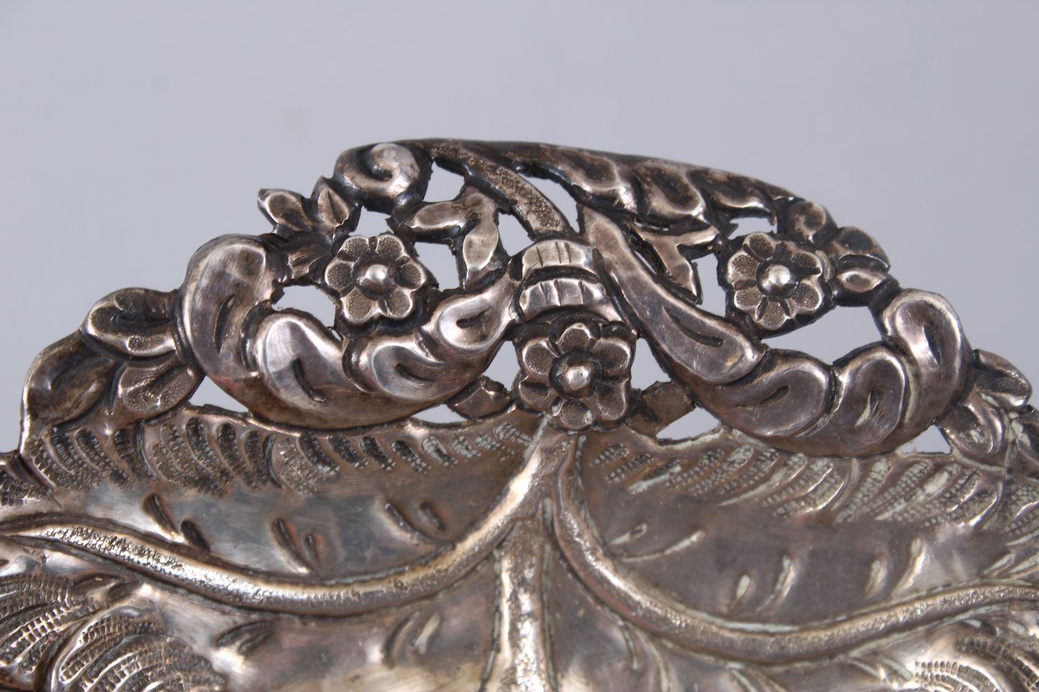 A TURKISH OTTOMAN SILVER LEAF SHAPED DISH, the dish bearing a tughra mark, 18cm x 14.5cm. - Image 3 of 4