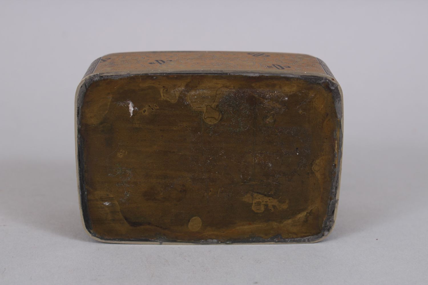 A GOOD JAPANESE MEIJI PERIOD BRONZE & MIXED METAL LIDDED BOX, decorated with geometric borders - Image 4 of 4