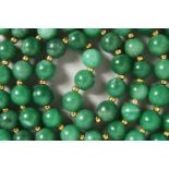 A GOOD CHINESE JADE / JADELIKE HARDSTONE BEAD NECKLACE, 120cm open.