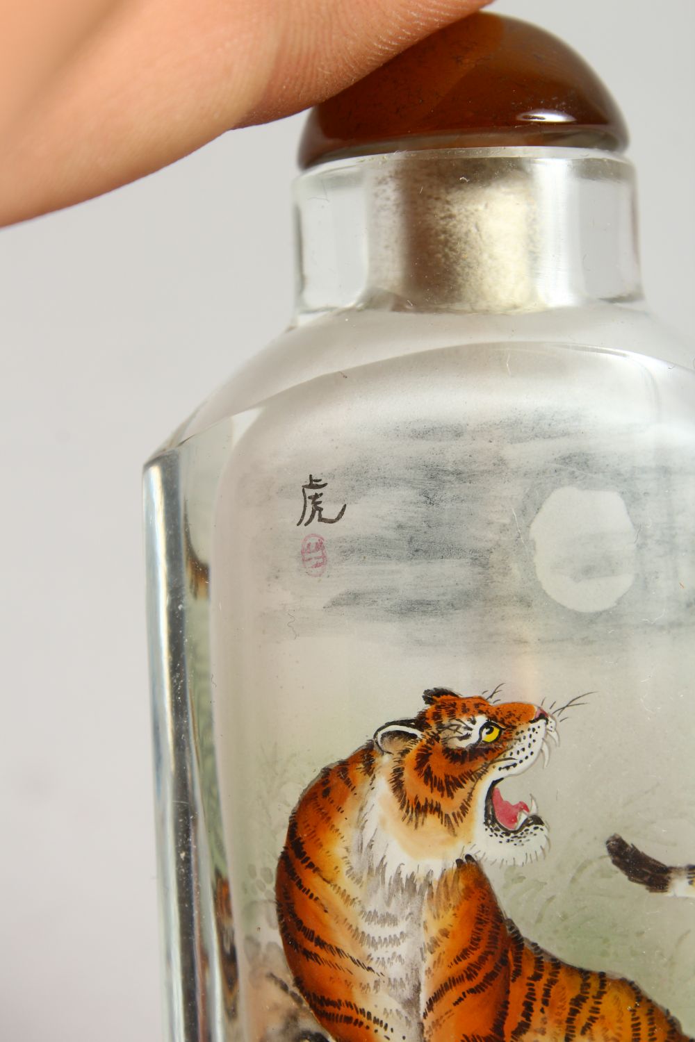 A GOOD SNUFF BOTTLE painted with tigers, 9.5cm. - Image 4 of 13