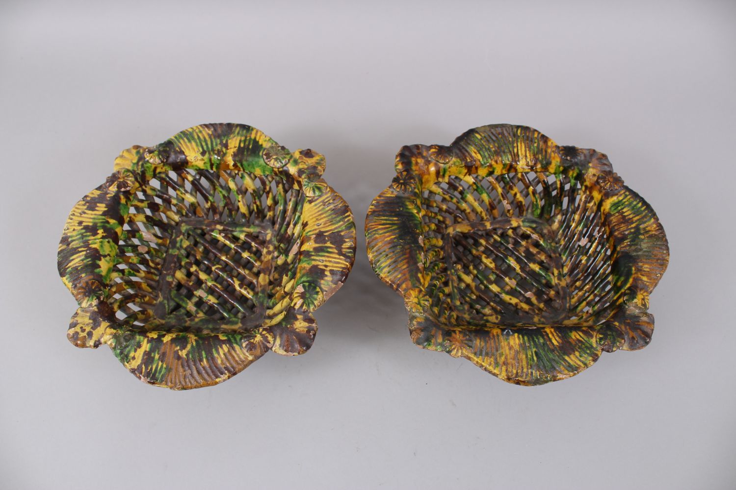 A RARE PAIR OF 19TH CENTURY TURKISH OTTOMAN CANAKKALE POTTERY PIERCED YELLOW GROUND BASKETS, 25cm - Image 3 of 4