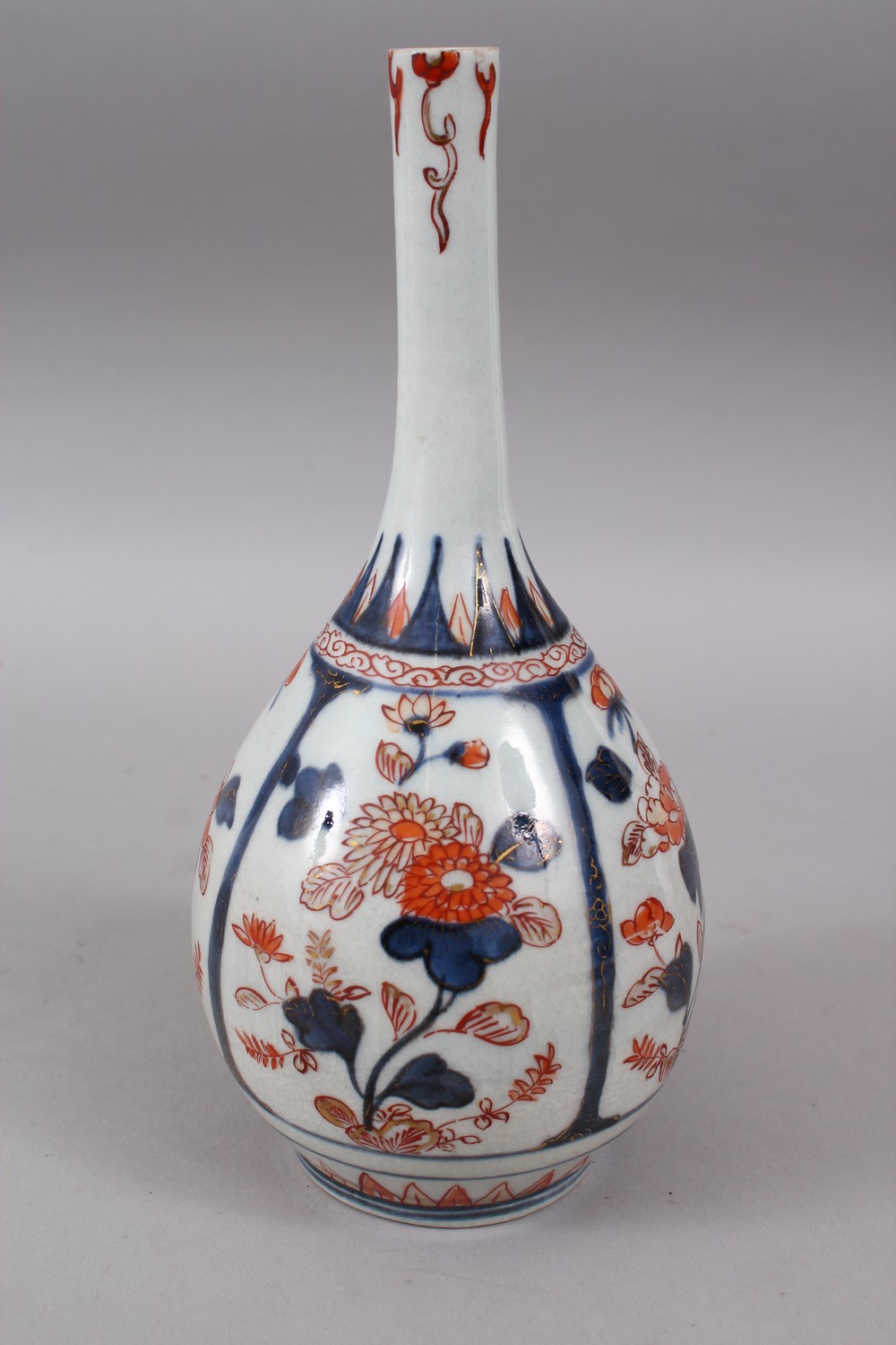 A GOOD JAPANESE EDO PERIOD IMARI PORCELAIN BOTTLE VASE, with panels of floral display with gilt - Image 4 of 8