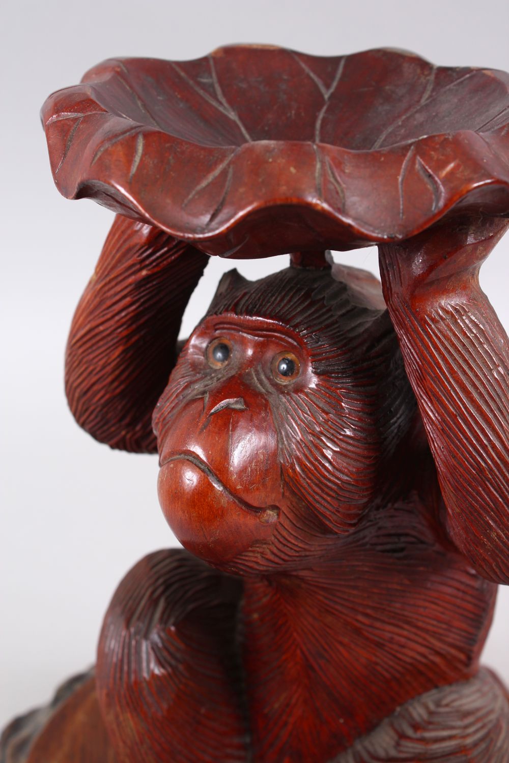 A JAPANESE MEIJI PERIOD CARVED HARDWOOD STAND IN THE FORM OF A MONKEY, the monkey realistically - Image 4 of 4