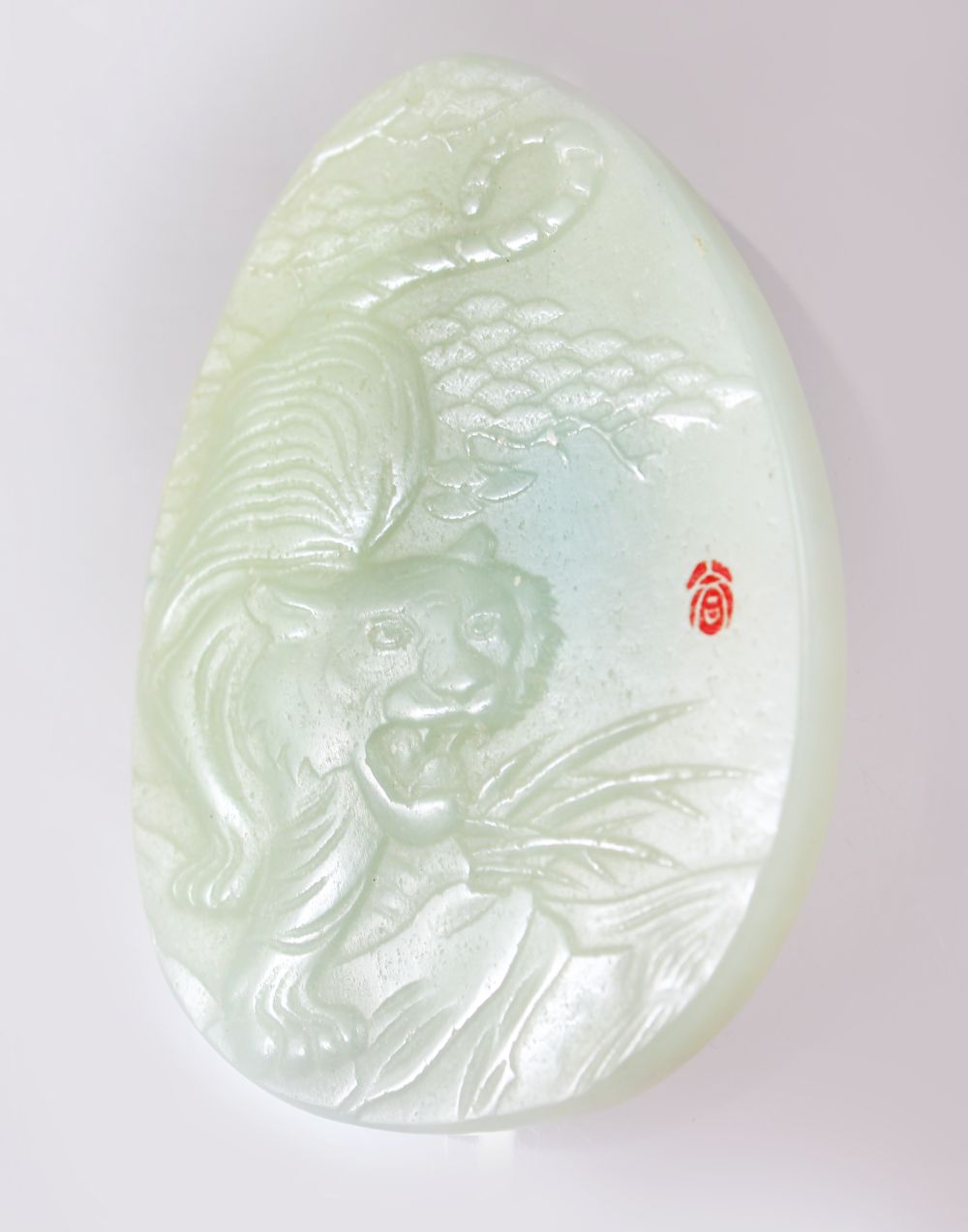 A GOOD 19TH / 20TH CENTURY CHINESE CARVED JADE TIGER PENDANT, with a red seal mark, 6.5cm high x 4.