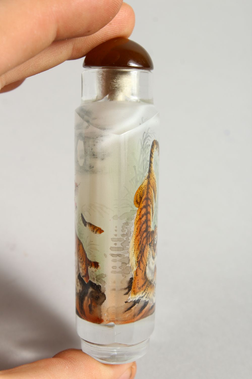 A GOOD SNUFF BOTTLE painted with tigers, 9.5cm. - Image 5 of 13