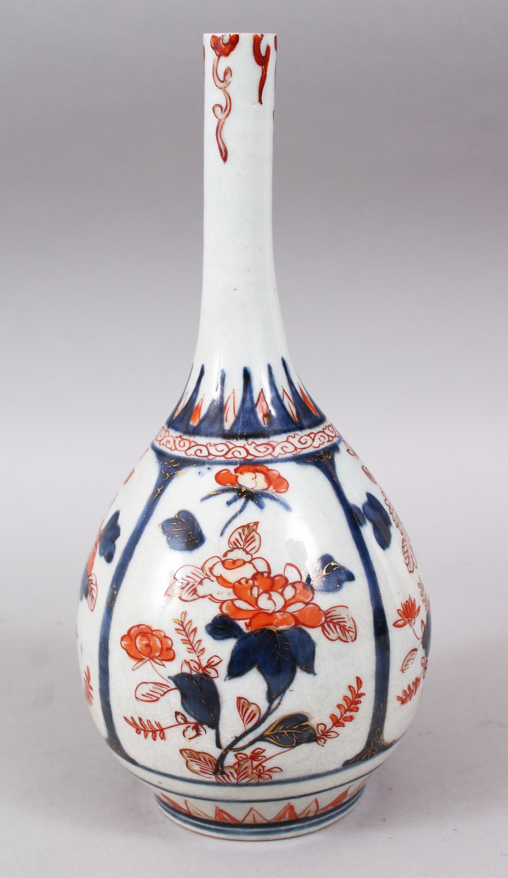 A GOOD JAPANESE EDO PERIOD IMARI PORCELAIN BOTTLE VASE, with panels of floral display with gilt