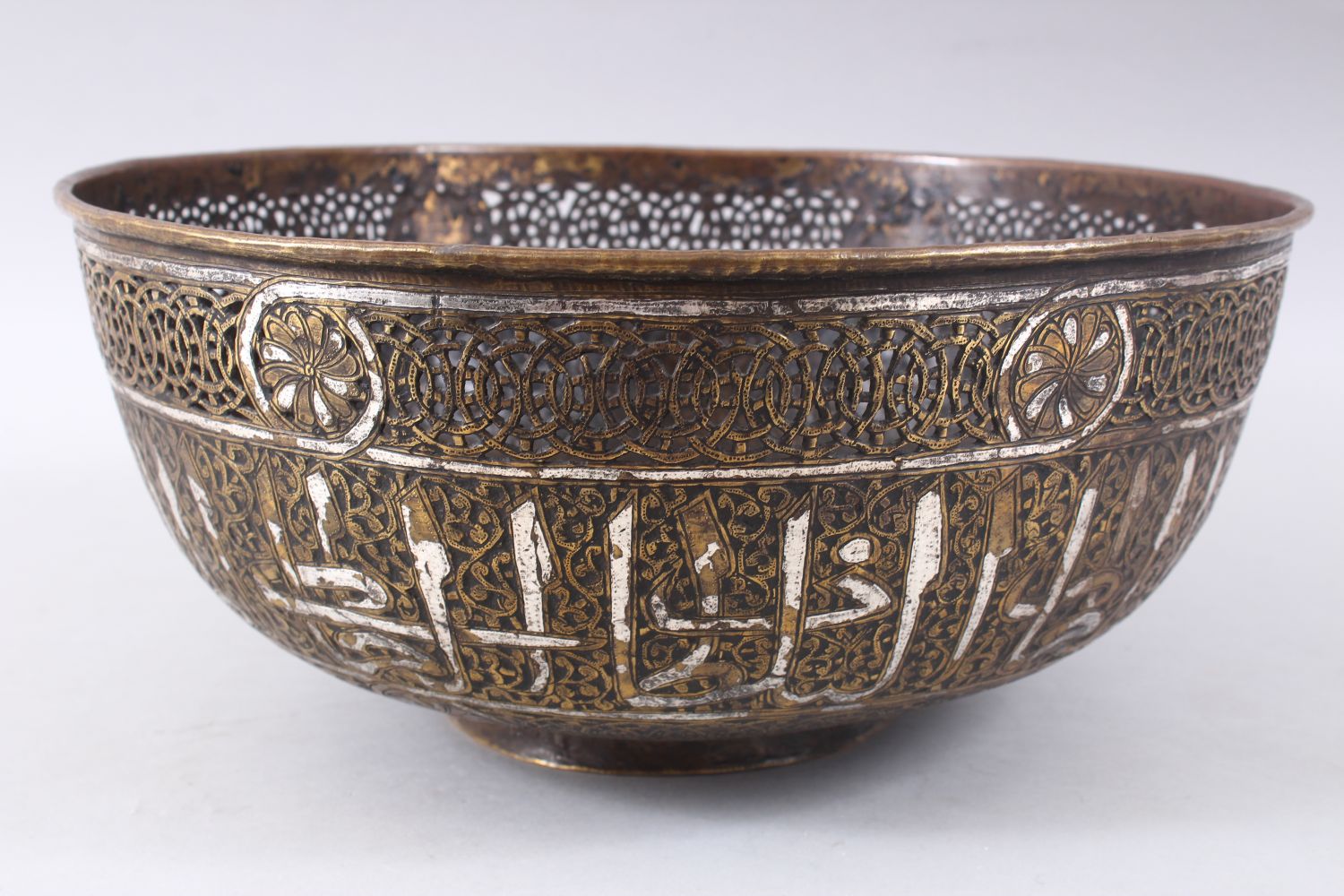 A LARGE 19TH CENTURY OR EARLIER SILVER INLAID BRASS MAMLUK REVIVAL BOWL, the body of the bowl with - Image 3 of 6