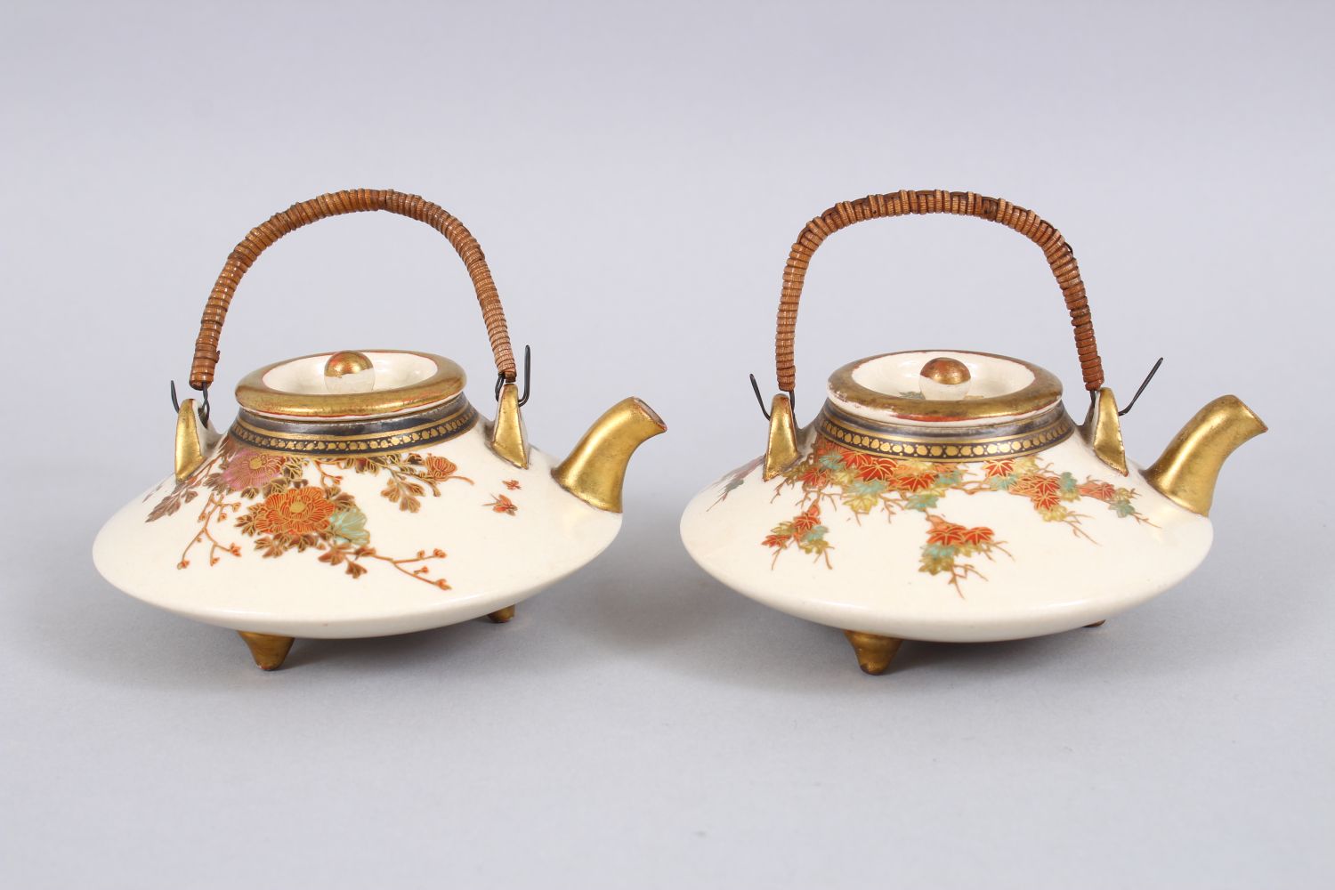 TWO GOOD JAPANESE MEIJI PERIOD SATSUMA TEA POT / TEA KETTLE, both pots decorated with scenes of - Image 3 of 7