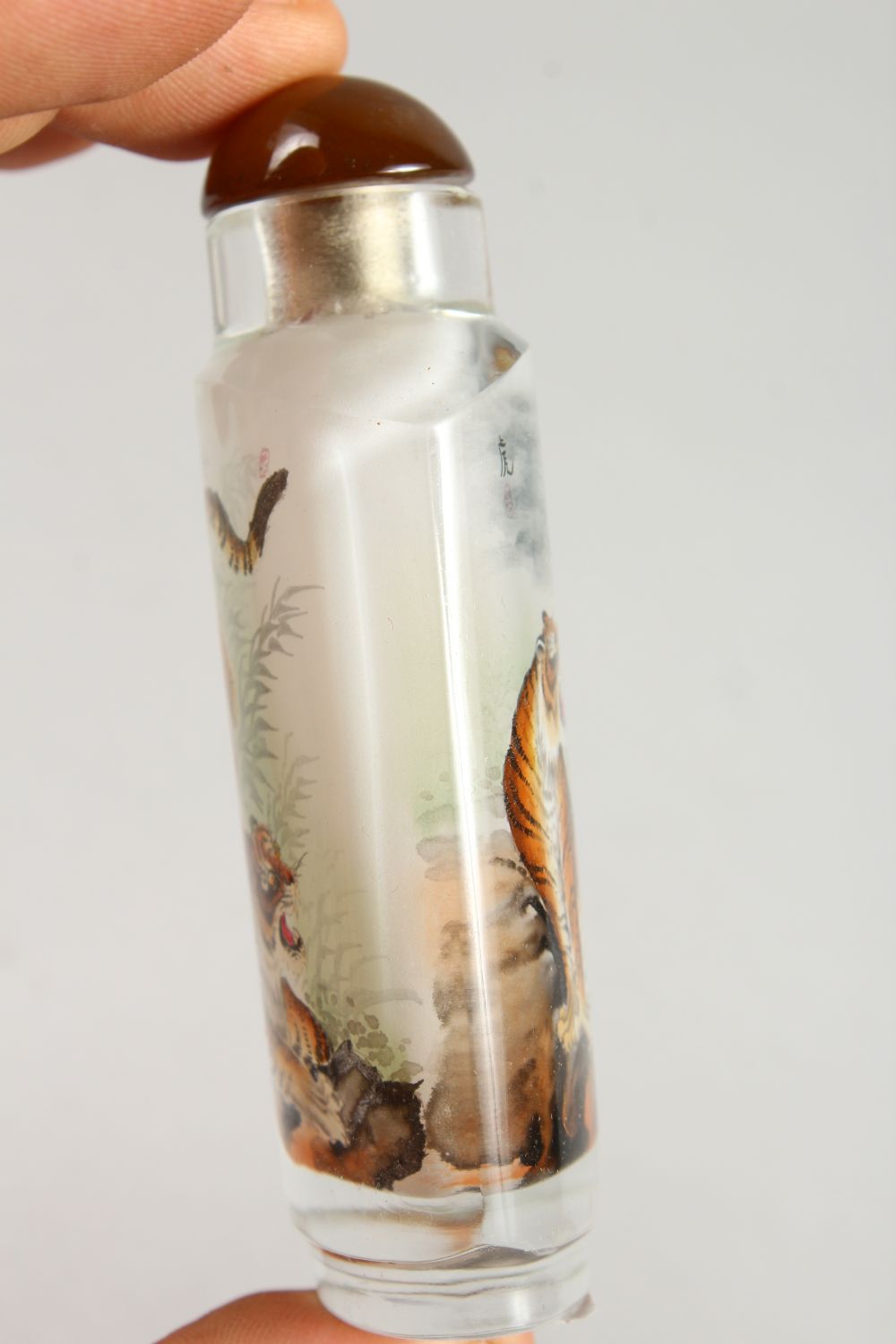 A GOOD SNUFF BOTTLE painted with tigers, 9.5cm. - Image 9 of 13