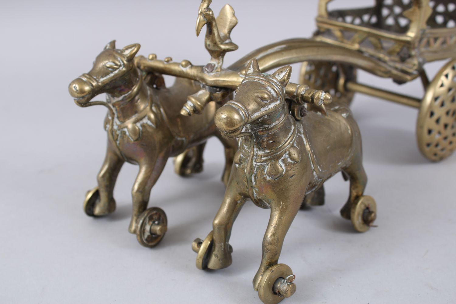 AN 18TH-19TH CENTURY INDIAN BRASS CHILDS TOY CHARIOT being pulled by two horses, 27cm long. - Image 2 of 4