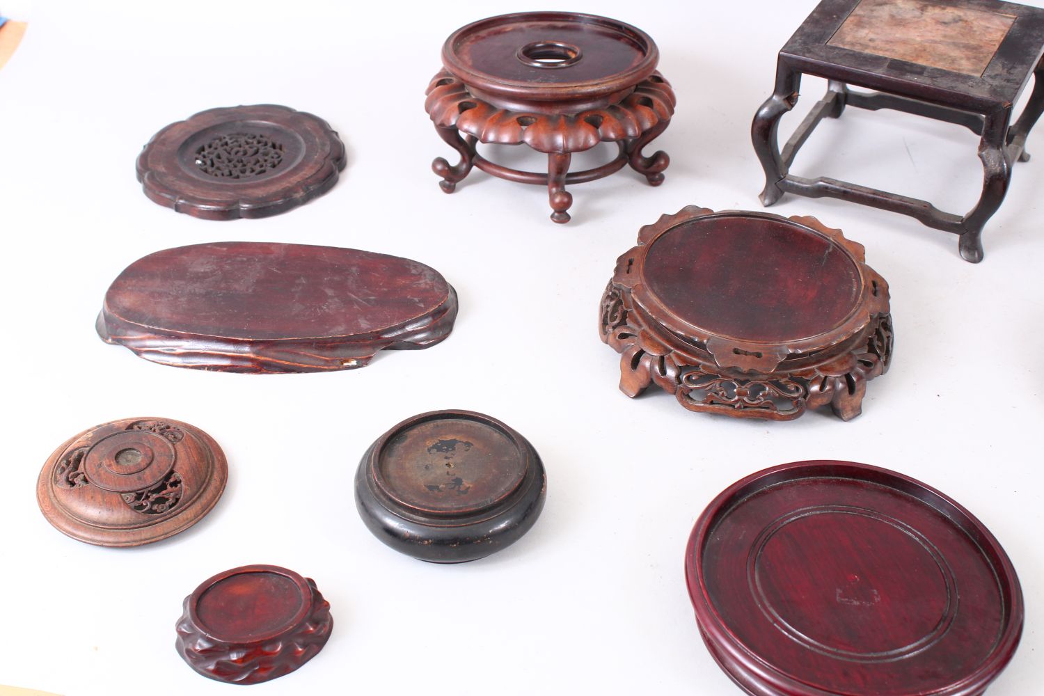 A MIXED LOT OF 15 19TH / 20TH CENTURY CHINESE CARVED AND PIERCED HARDWOOD STANDS, various styles, - Image 2 of 5