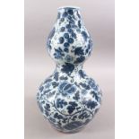 A GOOD CHINESE BLUE & WHITE DOUBLE GOURD PORCELAIN VASE, decorated with foliage and fruit, base