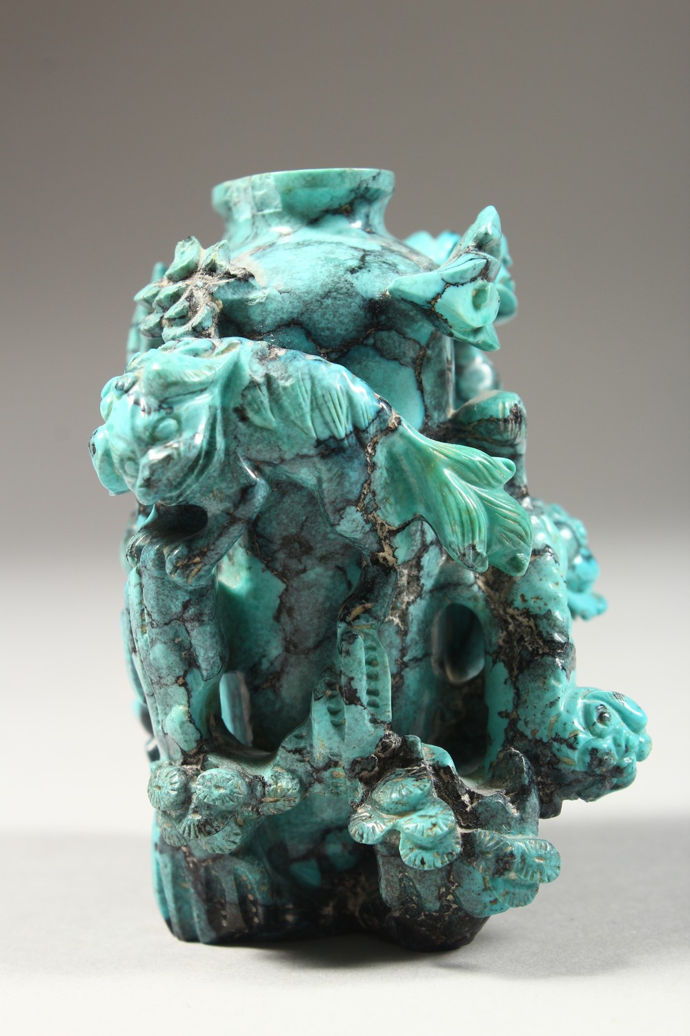 A GOOD CHINESE CARVED TURQUOISE STONE SNUFF BOTTLE / POT; the body of the bottle carved in relief - Image 6 of 9