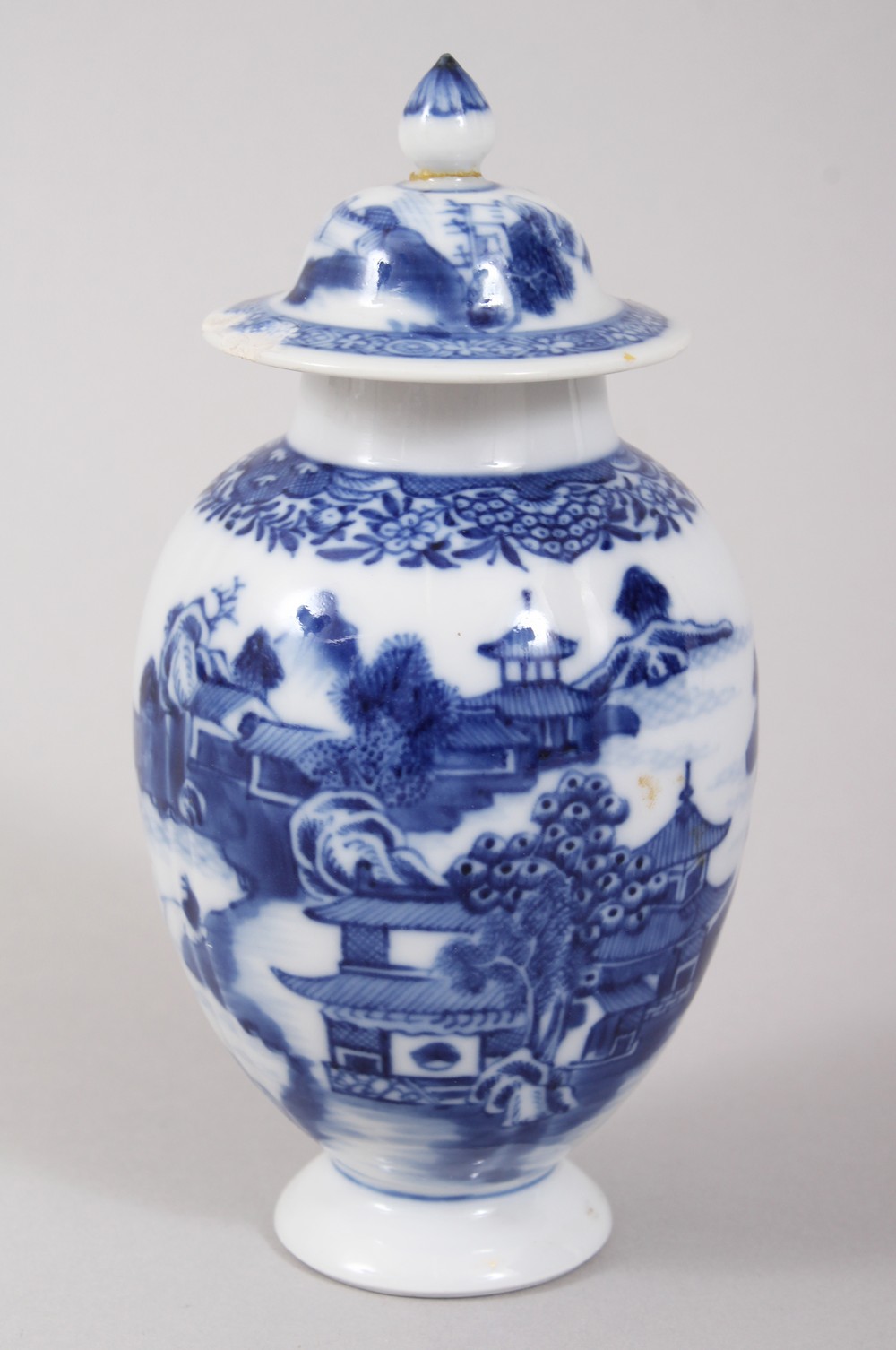 A GOOD CHINESE BLUE AND WHITE PORCELAIN TEA CADDY AND COVER, decorated with landscape scenes, 14cm