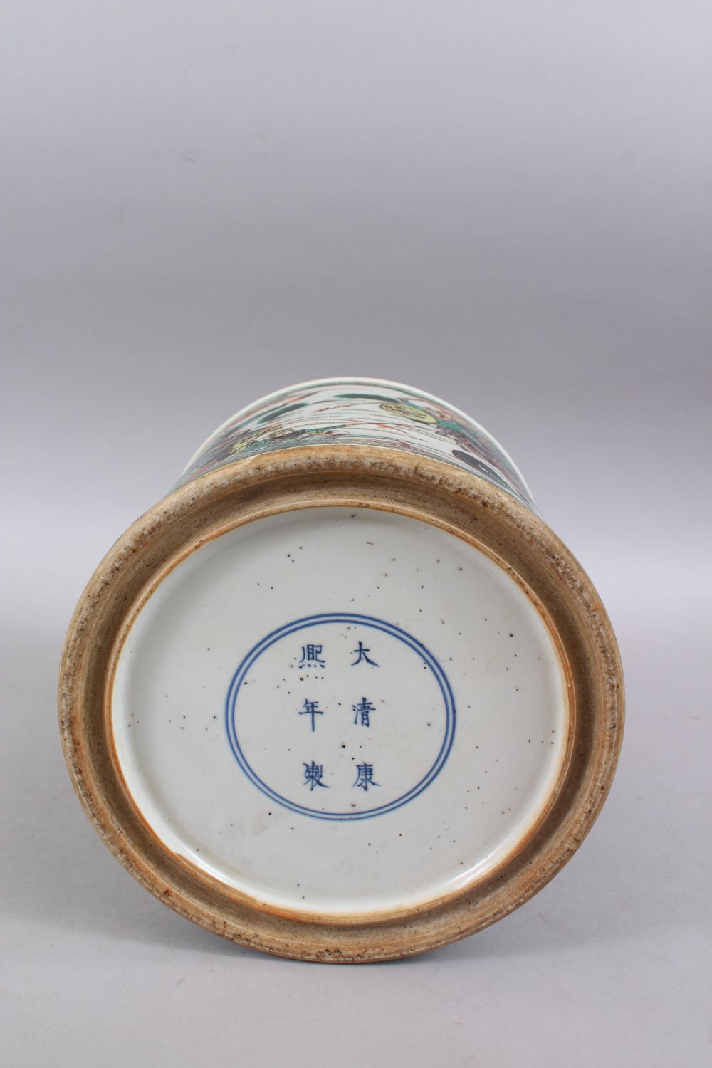 A GOOD CHINESE KANGXI STYLE PORCELAIN BRUSH WASHER, the body decorated with scenes of figures and - Image 7 of 9