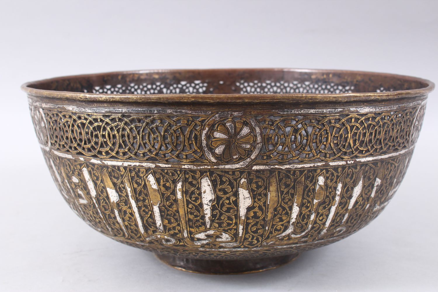 A LARGE 19TH CENTURY OR EARLIER SILVER INLAID BRASS MAMLUK REVIVAL BOWL, the body of the bowl with - Image 4 of 6