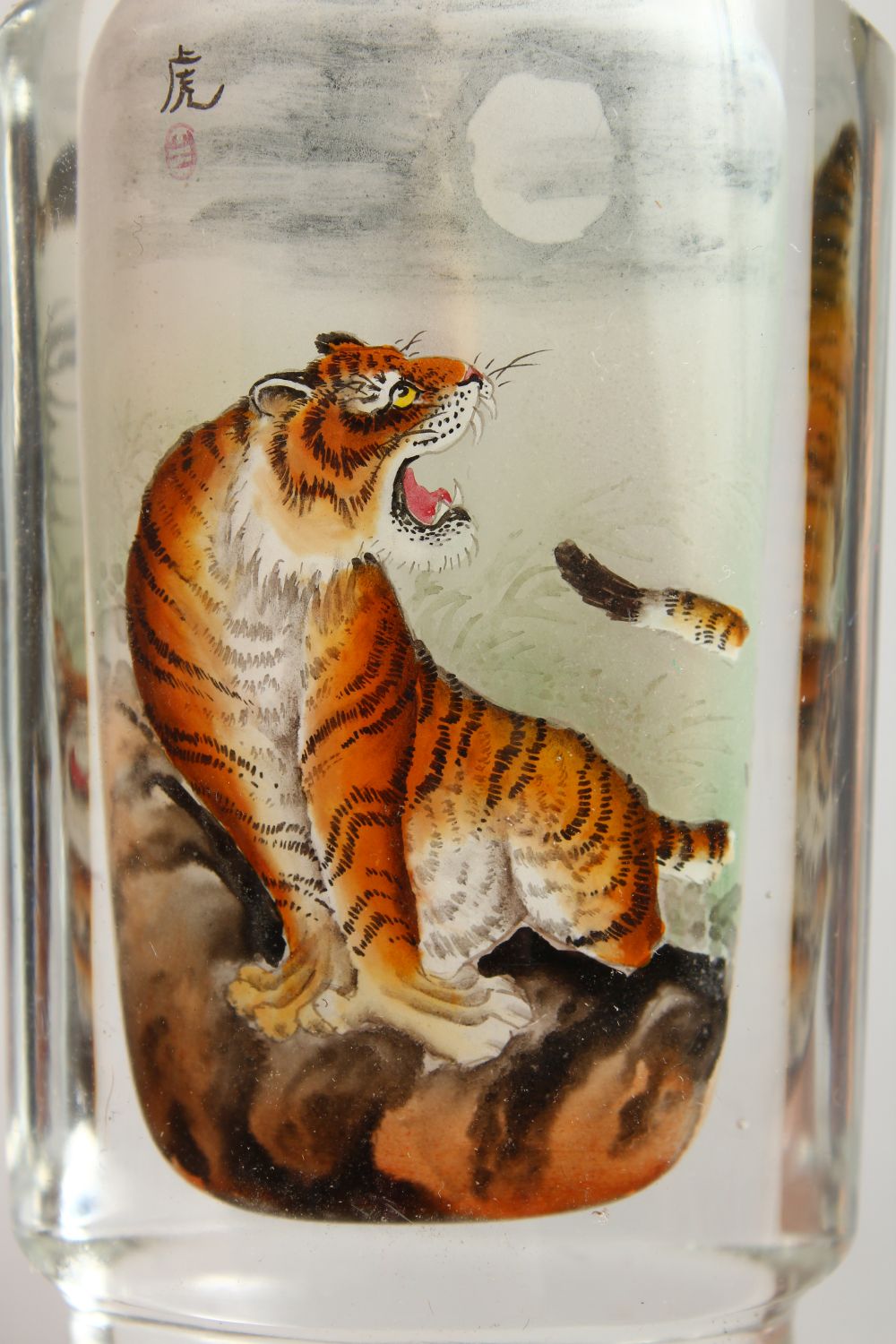 A GOOD SNUFF BOTTLE painted with tigers, 9.5cm. - Image 3 of 13