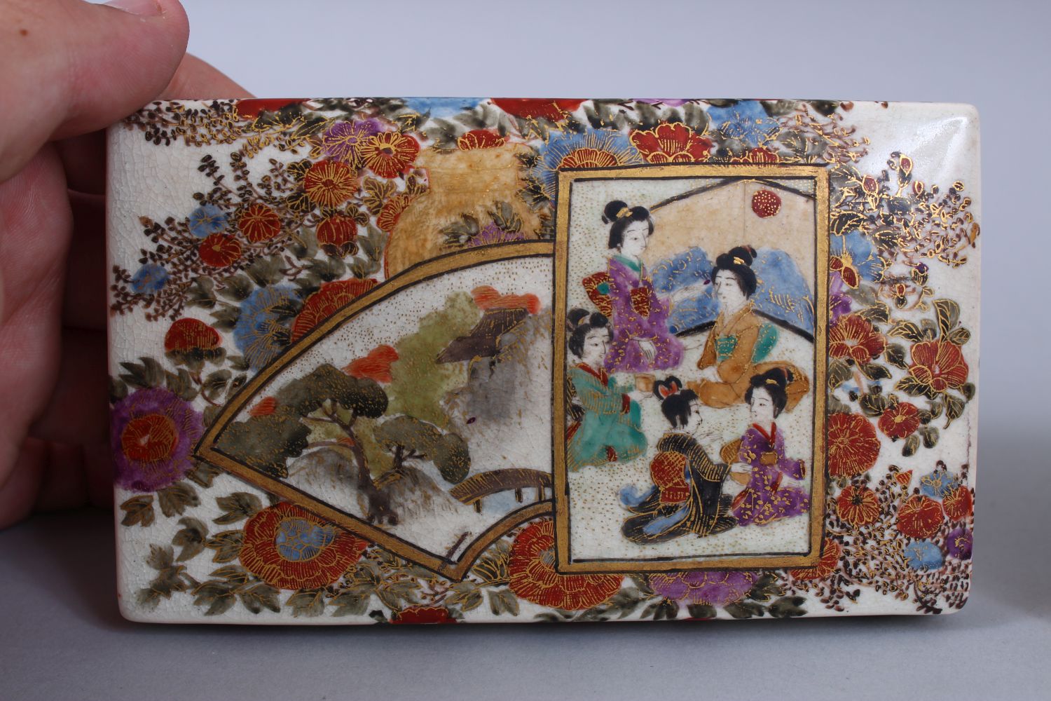 A GOOD JAPANESE MEIJI PERIOD SATSUMA BOX & COVER, the box decorated with two panels of geisha girls, - Image 4 of 6