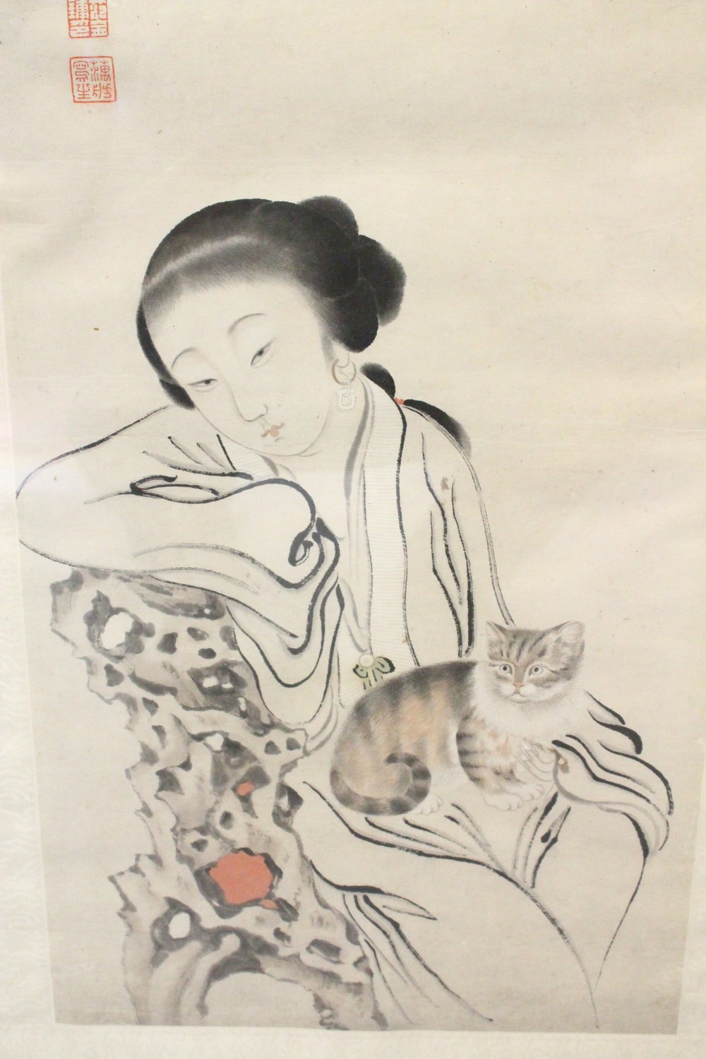 A GOOD 19TH CENTURY CHINESE PAINTING ON PAPER OF A LADY HOLDING A CAT BY FAN JIN YONG, the picture - Image 2 of 5