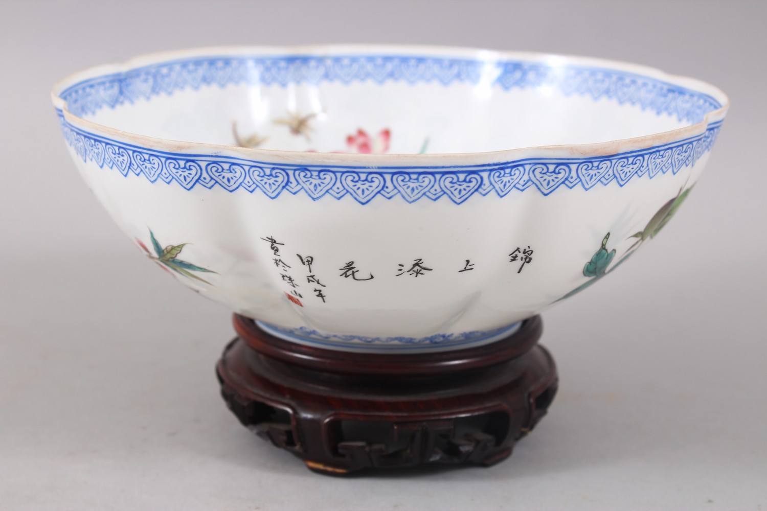 A GOOD CHINESE 20TH CENTURY EGGSHELL PORCELAIN BOWL, decorated with scenes of lotus flowers and blue - Image 3 of 6