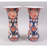 A PAIR OF 18TH CENTURY JAPANESE IMARI PORCELAIN FLUTED RIM VASES, the body of the vases decorated in